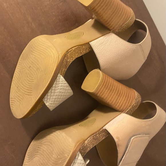 Women’s Sandals used in great condition with minor wear, see photos. - Picture 3 of 4